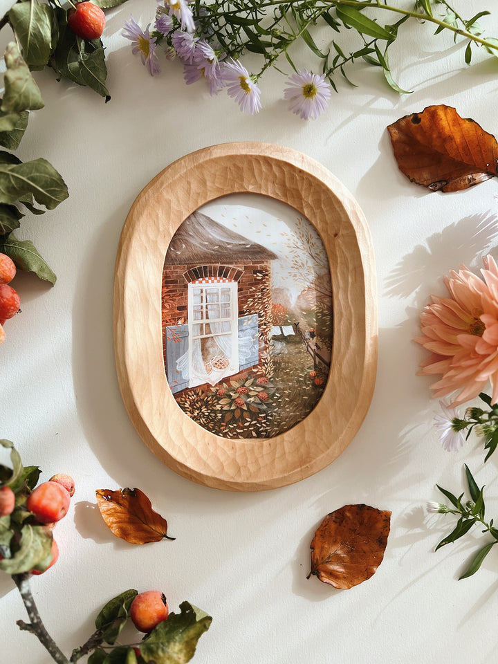 OVAL HANGING POSTCARD FRAME A6