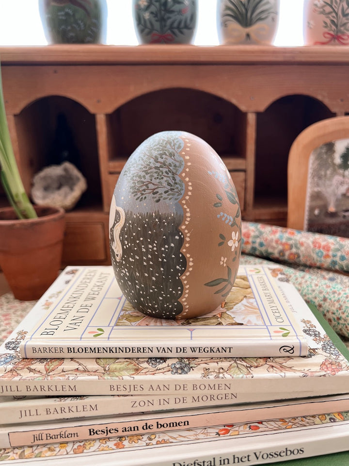 HAND PAINTED HEIRLOOM EGG 2/15